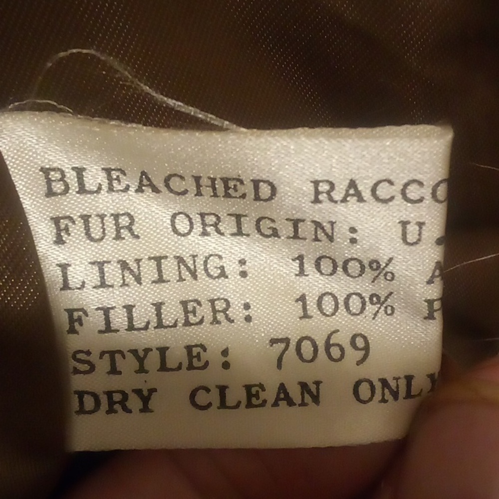 Beautiful Vintage Wilson Bleached Raccoon Fur Coat - Size Medium - Picture 10 of 14